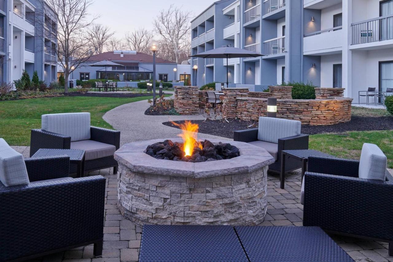 Courtyard By Marriott Indianapolis Castleton Hotel Exterior photo